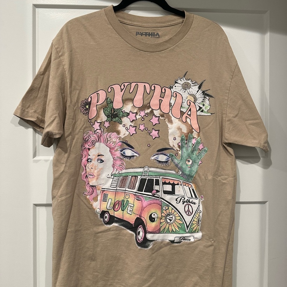 Pythia Graphic Tee in Beige